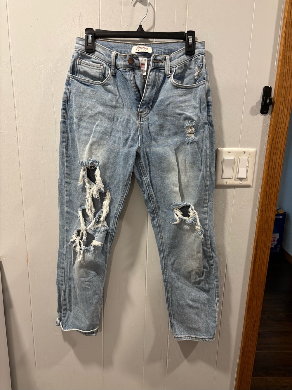 Vibrant MIU Women’s distressed straight leg jeans